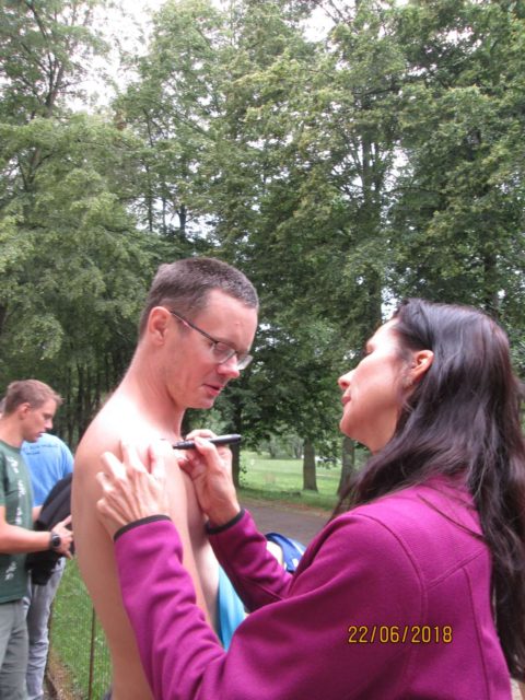 Otužilci v létě nezahálejí – červnový „trojboj“ (brigáda, kontrolní závod a táborák)