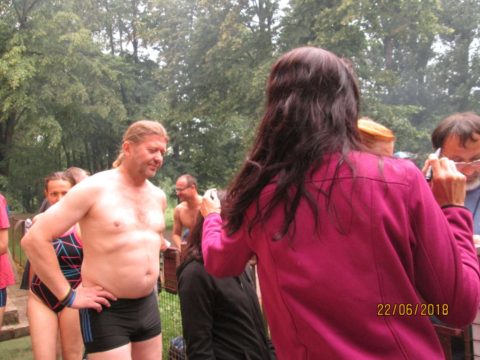 Otužilci v létě nezahálejí – červnový „trojboj“ (brigáda, kontrolní závod a táborák)