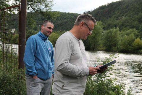 Otužilci v létě nezahálejí – červnový „trojboj“ (brigáda, kontrolní závod a táborák)