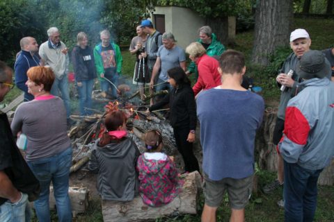 Otužilci v létě nezahálejí – červnový „trojboj“ (brigáda, kontrolní závod a táborák)