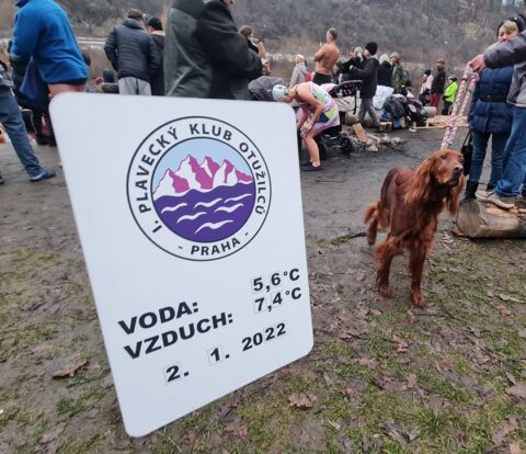 Tradiční křest otužilců ve Vltavě