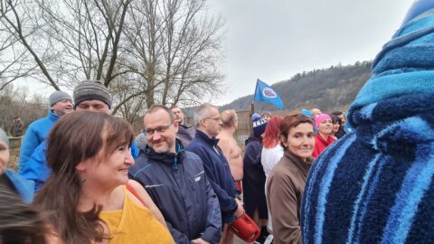 Tradiční křest otužilců ve Vltavě 2023