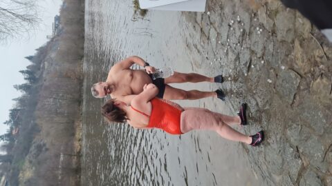Tradiční křest otužilců ve Vltavě 2023