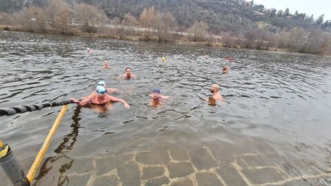 Tradiční křest otužilců ve Vltavě 2023