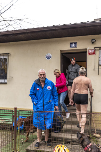 Tradiční křest otužilců ve Vltavě 2023