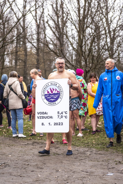 Tradiční křest otužilců ve Vltavě 2023