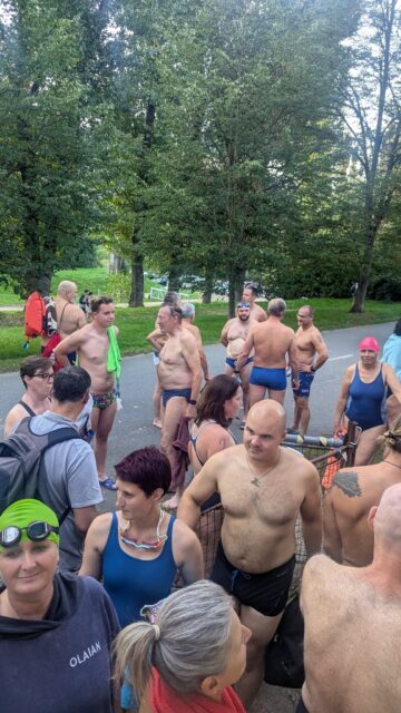 Trojboj září 2025