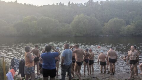 Trojboj září 2025